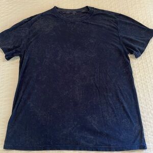 Lululemon women’s boyfriend oversized Tee size 6/8